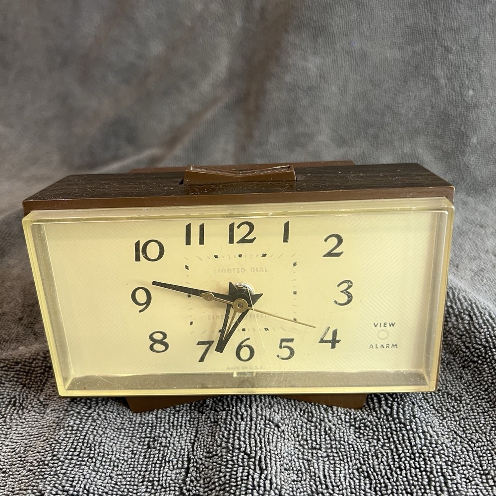 MCM Alarm Clock 7270KA, GE Plug in Brown Analog Grandmacore Cottagecore